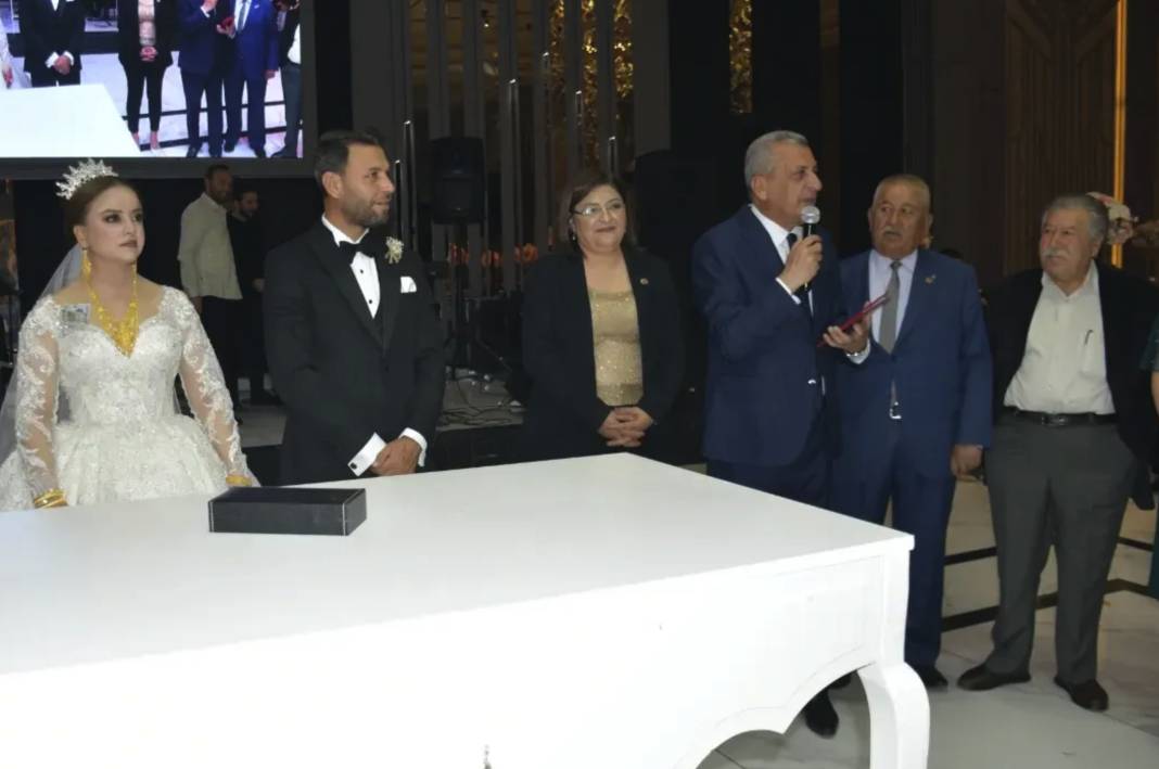Gaziantep Bu Düğünü Konuşuyor! Muhteşem Düğüne Gaziantep Siyaset Ve İş Dünyası Akın Etti! 4